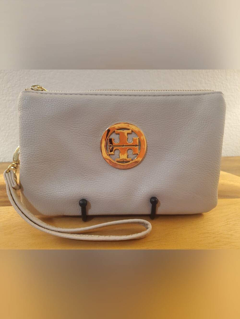 TORY BURCH WALLET WRISTLET IN PETFECT CONDITION!